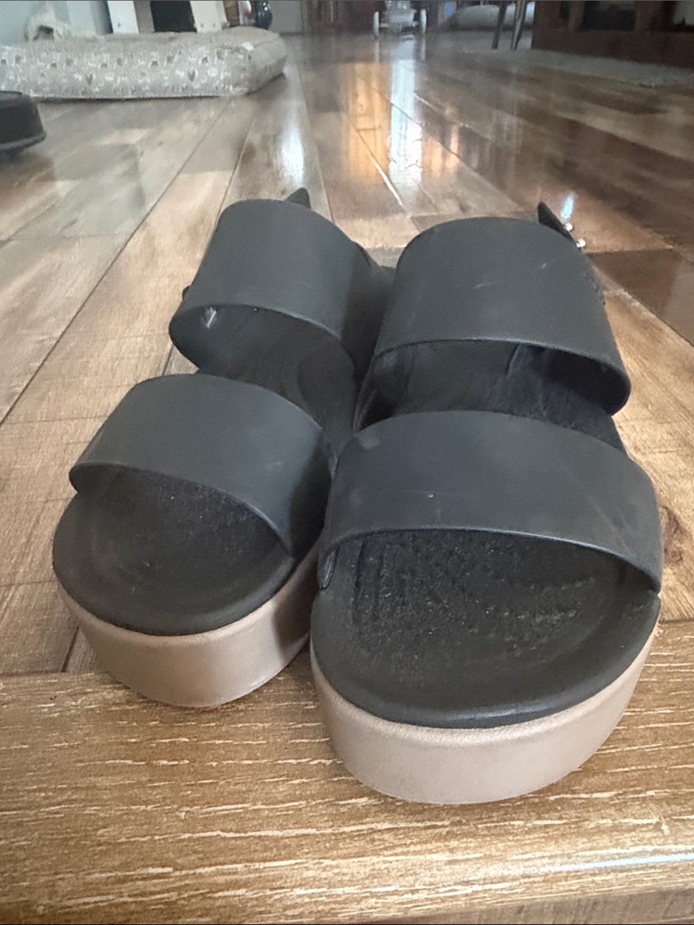 BROOKLYN CROCS Sandals with Tan Platform need cleaning but lotsa life